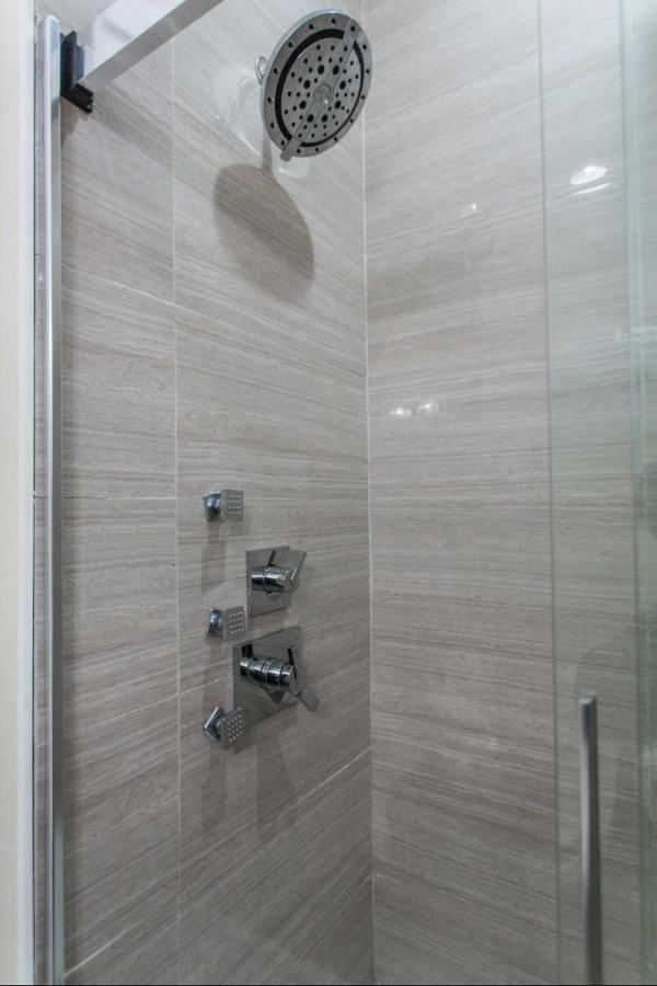 The Double Play - 1 Min Walk To Wrigley! Spacious 2Br - Perfect For Cubs Fans! Chicago Dış mekan fotoğraf