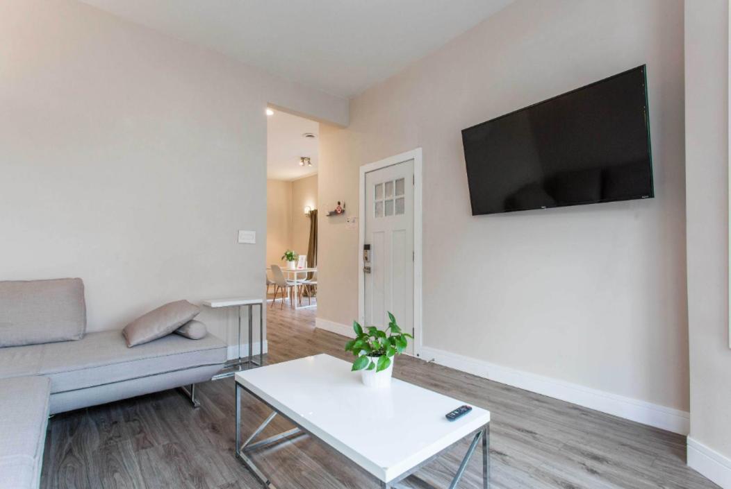 The Double Play - 1 Min Walk To Wrigley! Spacious 2Br - Perfect For Cubs Fans! Chicago Dış mekan fotoğraf