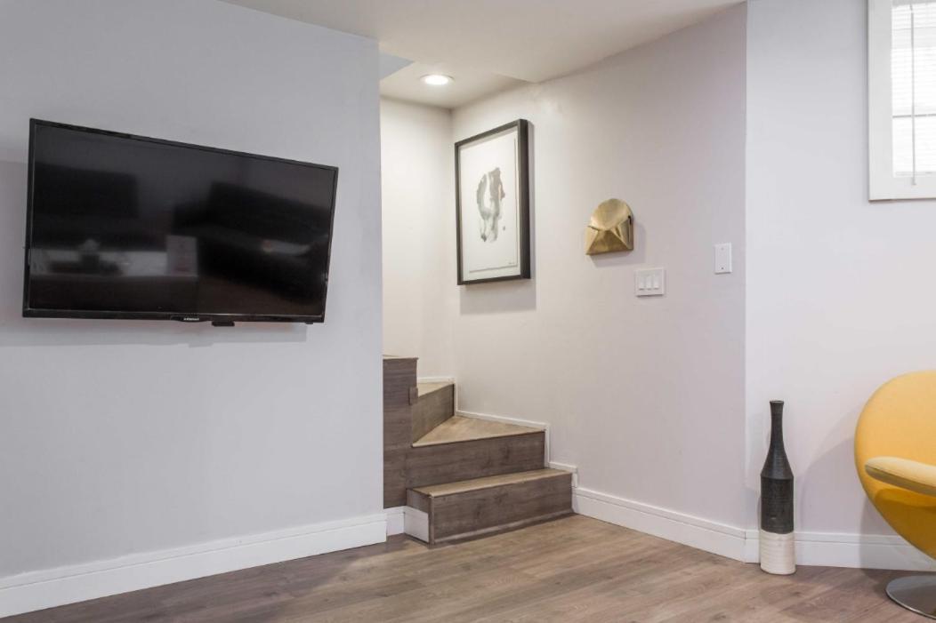 The Double Play - 1 Min Walk To Wrigley! Spacious 2Br - Perfect For Cubs Fans! Chicago Dış mekan fotoğraf