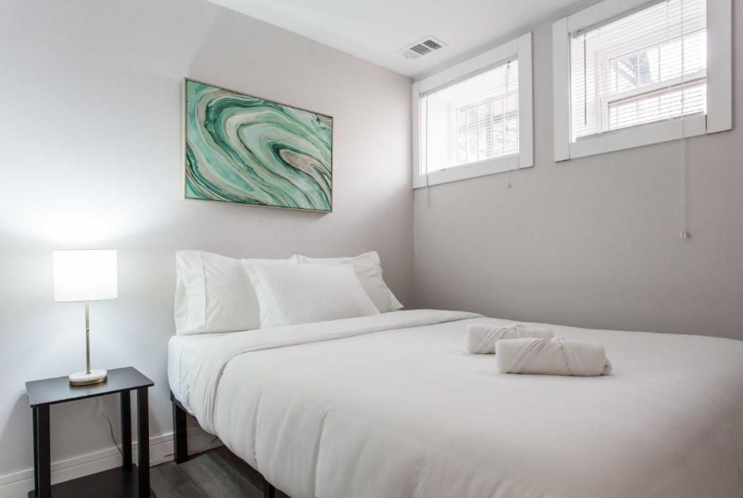 The Double Play - 1 Min Walk To Wrigley! Spacious 2Br - Perfect For Cubs Fans! Chicago Dış mekan fotoğraf