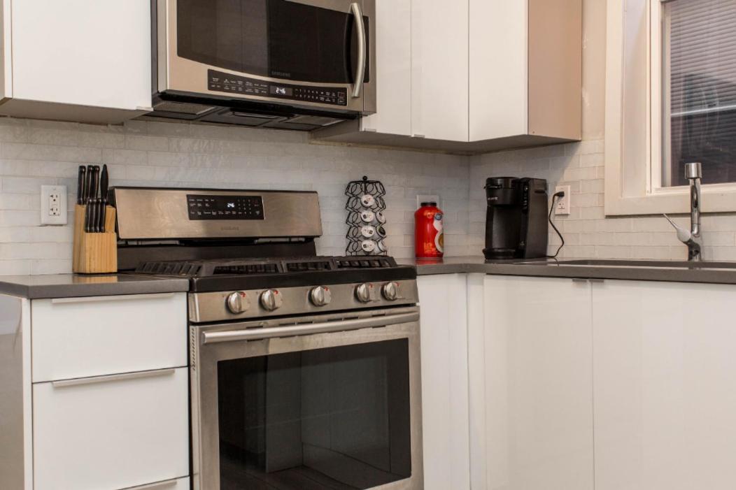 The Double Play - 1 Min Walk To Wrigley! Spacious 2Br - Perfect For Cubs Fans! Chicago Dış mekan fotoğraf
