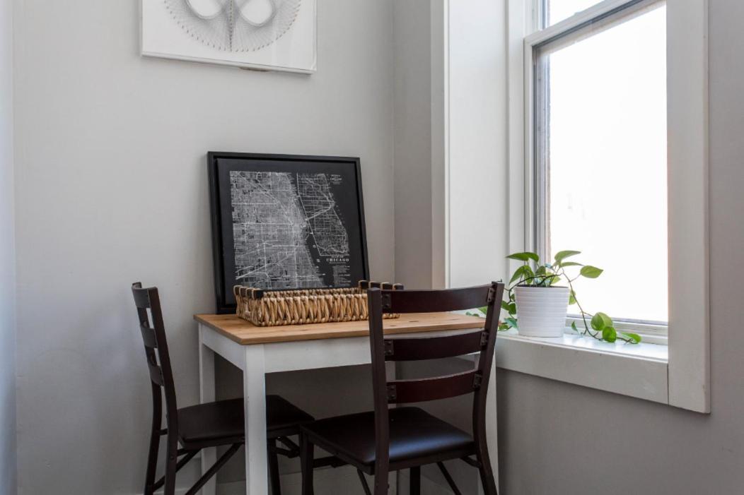 The Double Play! 1 Min Walk To Wrigley - 2Br - Perfect For Cubs Fans Daire Chicago Dış mekan fotoğraf