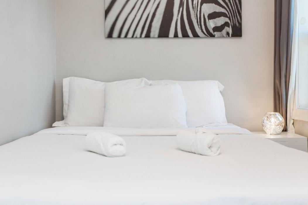 The Double Play - 1 Min Walk To Wrigley! Spacious 2Br - Perfect For Cubs Fans! Chicago Dış mekan fotoğraf