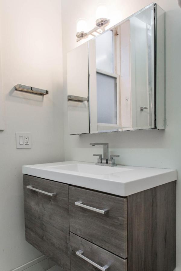 The Double Play - 1 Min Walk To Wrigley! Spacious 2Br - Perfect For Cubs Fans! Chicago Dış mekan fotoğraf