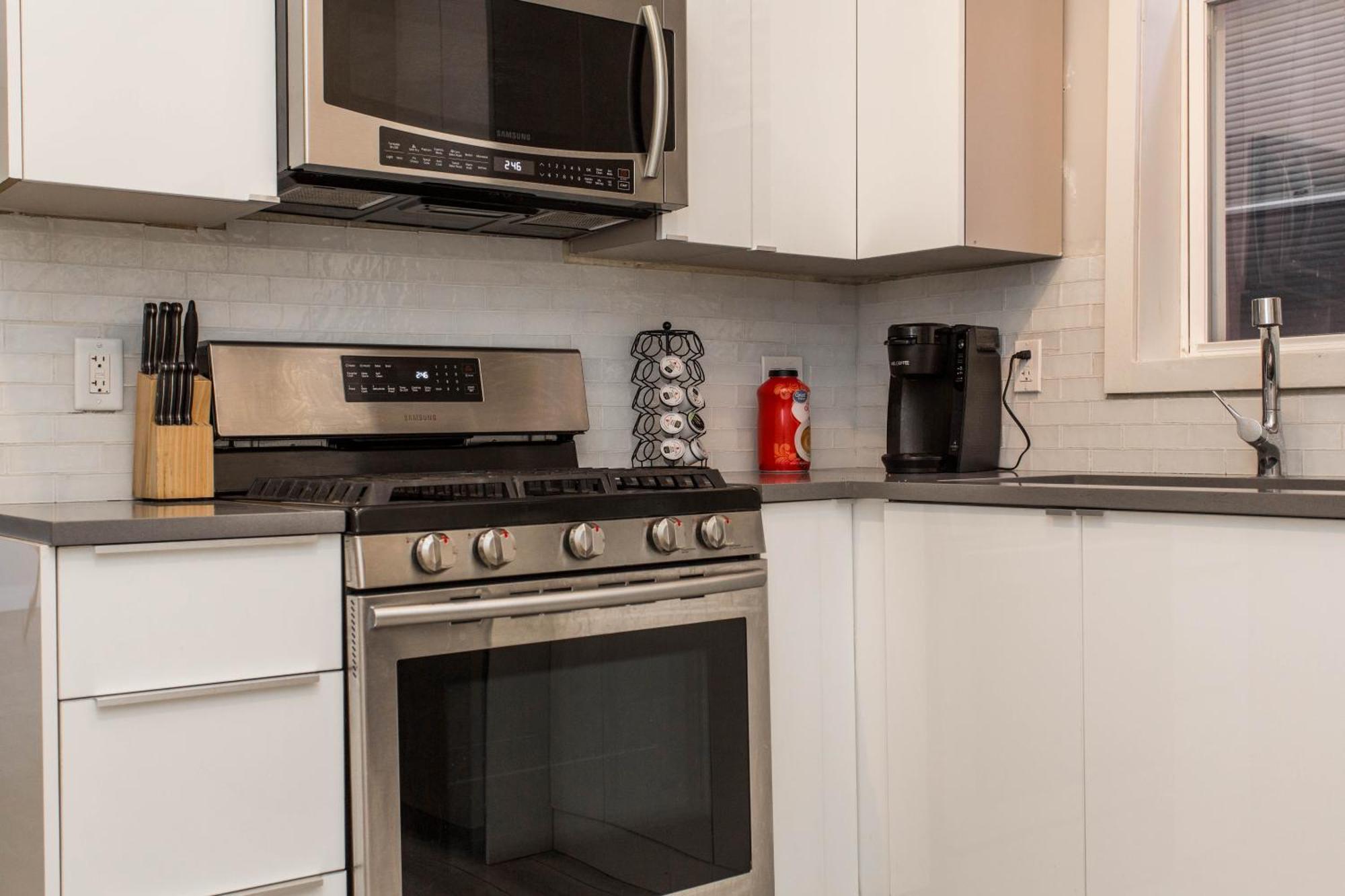 The Double Play - 1 Min Walk To Wrigley! Spacious 2Br - Perfect For Cubs Fans! Chicago Dış mekan fotoğraf